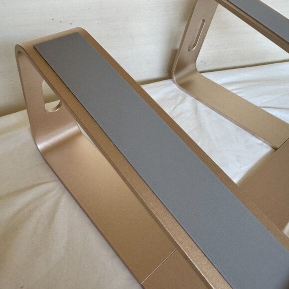 EUC Soundance Laptop Stand, Aluminum, Compatible with 10 to 15.6 in Laptop, Gold - Picture 10 of 16